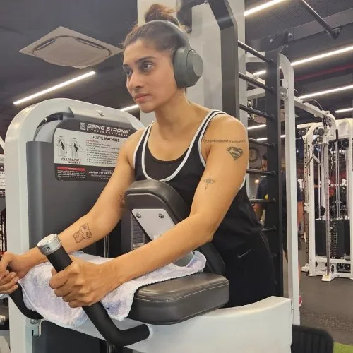 Glute and lower-body form work during a strength session